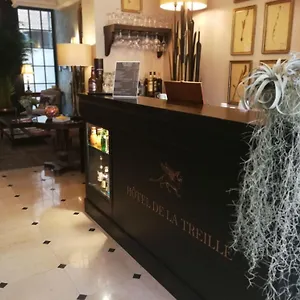 De La Treille Hotel Lila